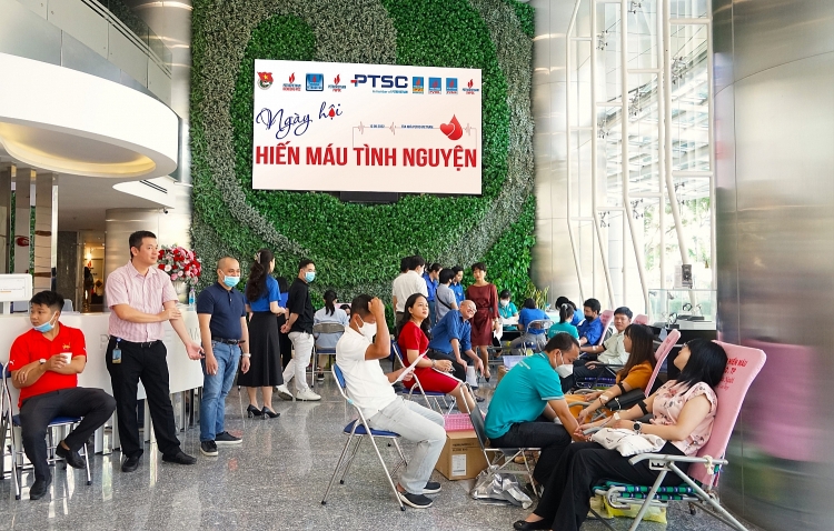 Tuổi trẻ PETROSETCO tổ chức Ngày hội hiến máu tình nguyện 2022 – “Một giọt máu cho đi, một cuộc đời ở lại”