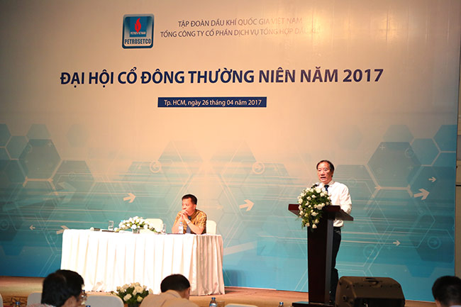 Ông Vũ Tiến Dương Tổng Giám Đốc báo cáo tình hình hoạt động của ban Tổng Giám Đốc